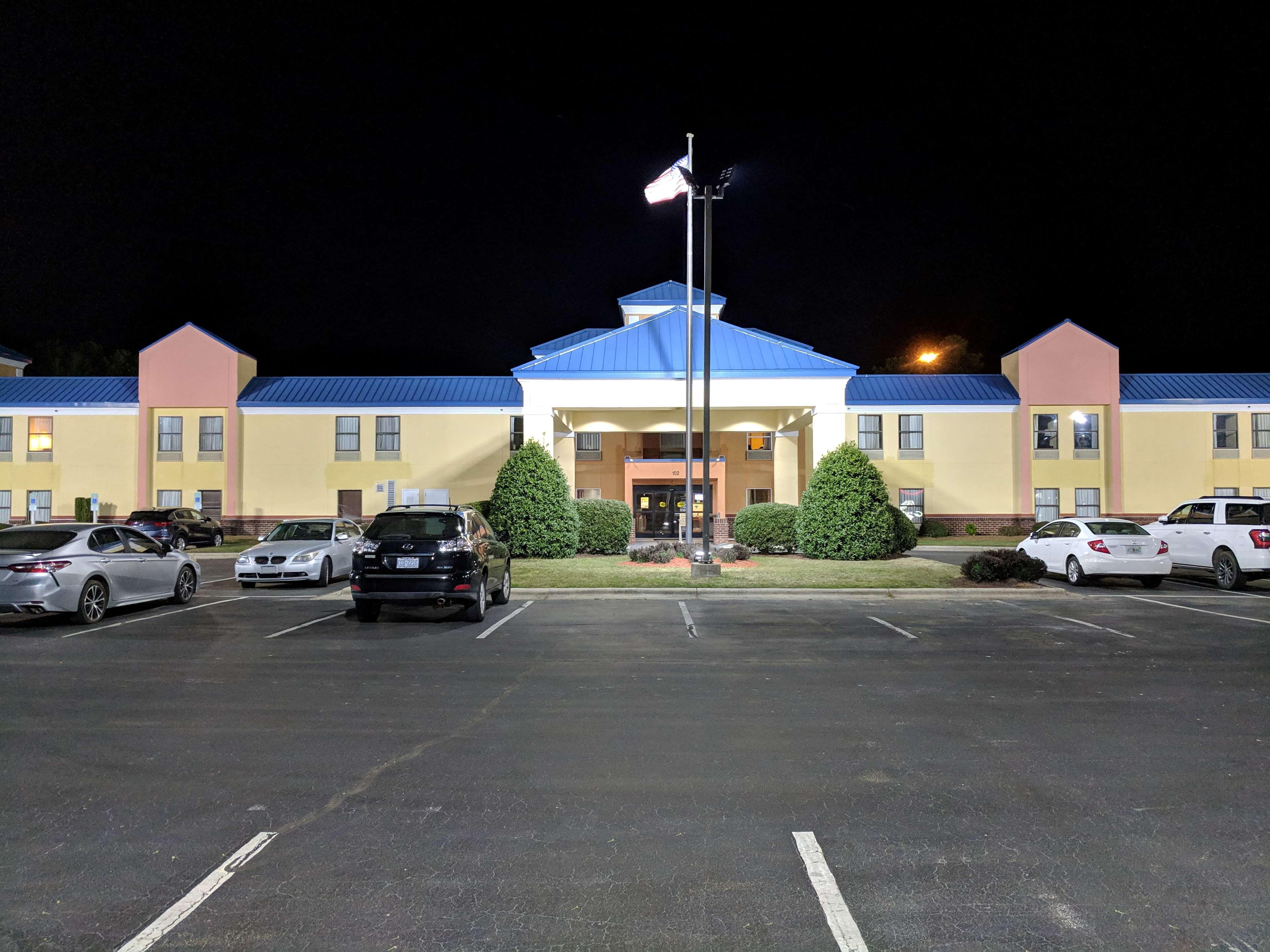 Surestay Plus Hotel Tarboro Exterior photo